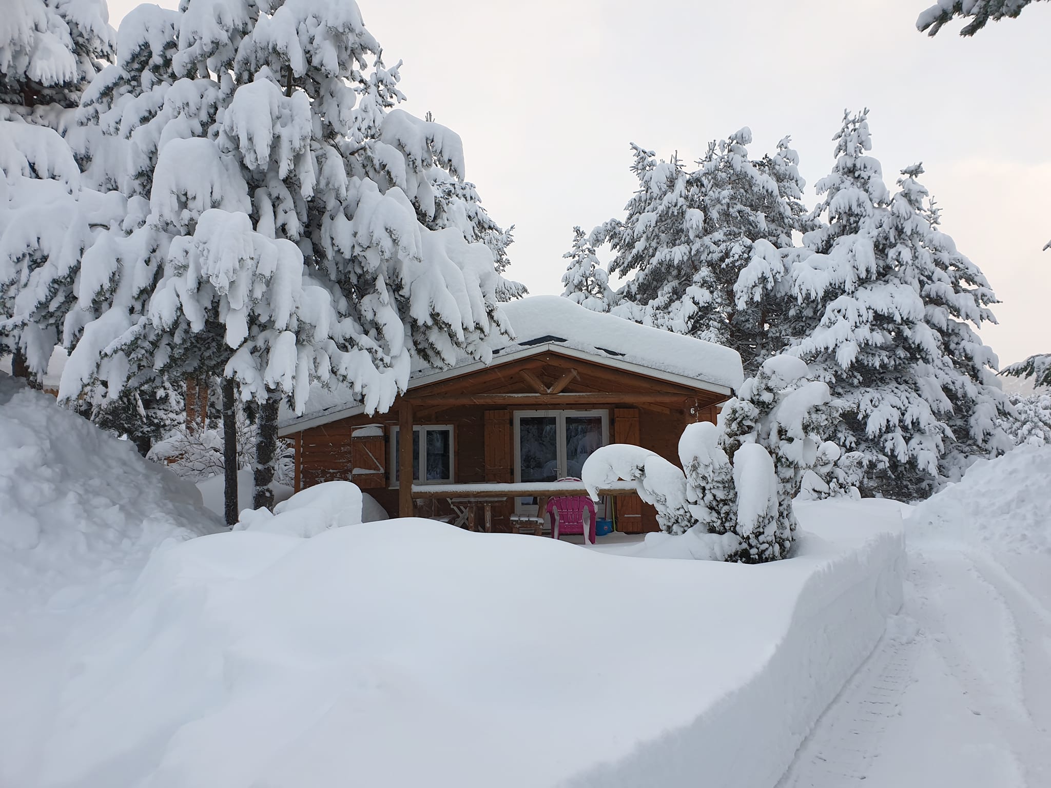 campingdulac_matemale_chalet_sous_neige