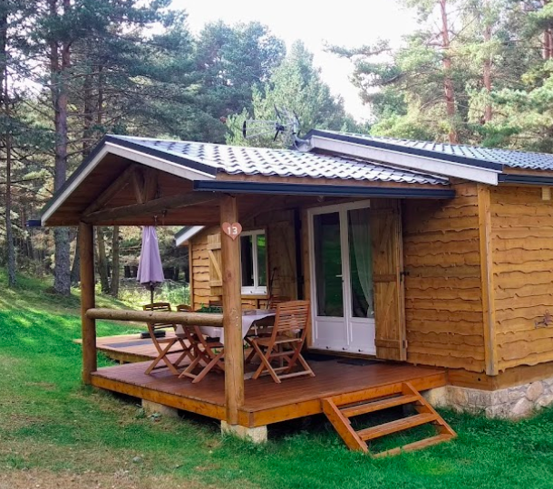 Devant des chalets